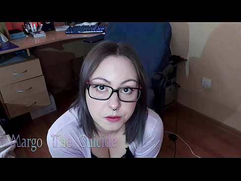 ❤️ Ragazza sexy con gli occhiali succhia il dildo profondamente sulla macchina fotografica ️ Pornoal it.sayhentai.ru